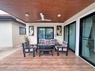 Casa en alquiler de 3 habitaciones en Bang Lamung, Chonburi