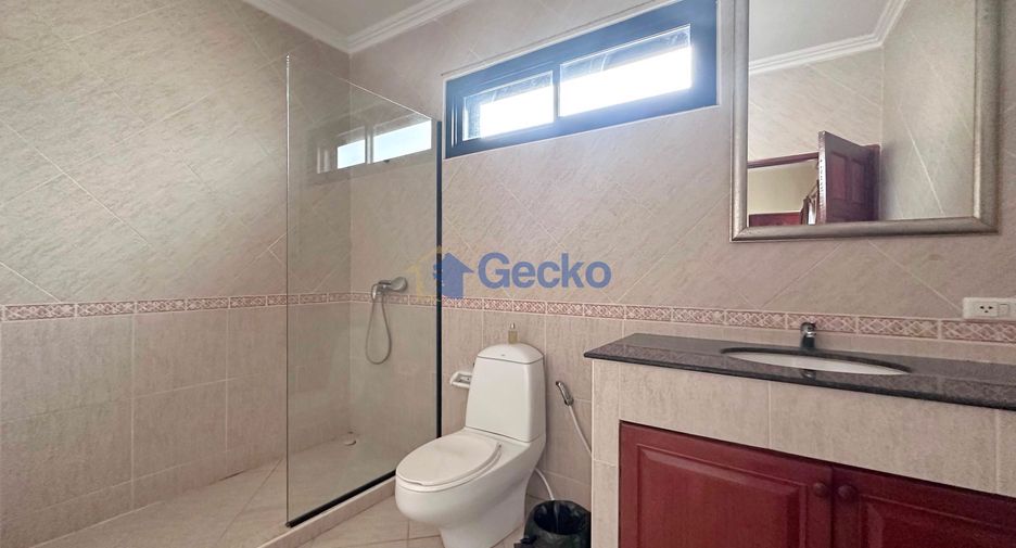 Casa en alquiler de 3 habitaciones en Bang Lamung, Chonburi