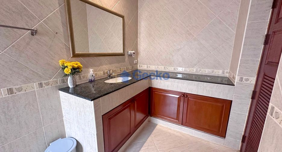 Casa en alquiler de 3 habitaciones en Bang Lamung, Chonburi
