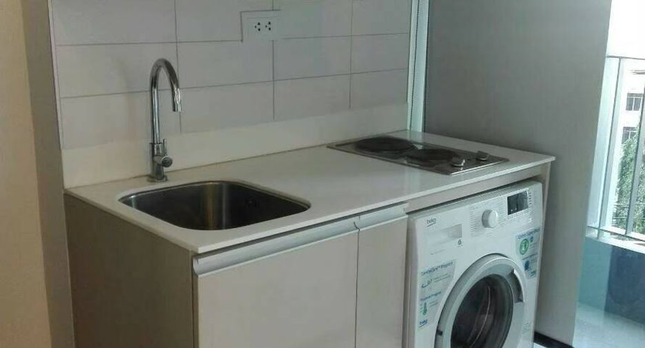 Wohnung zur Miete mit 1 Zimmer in Bang Rak, Bangkok