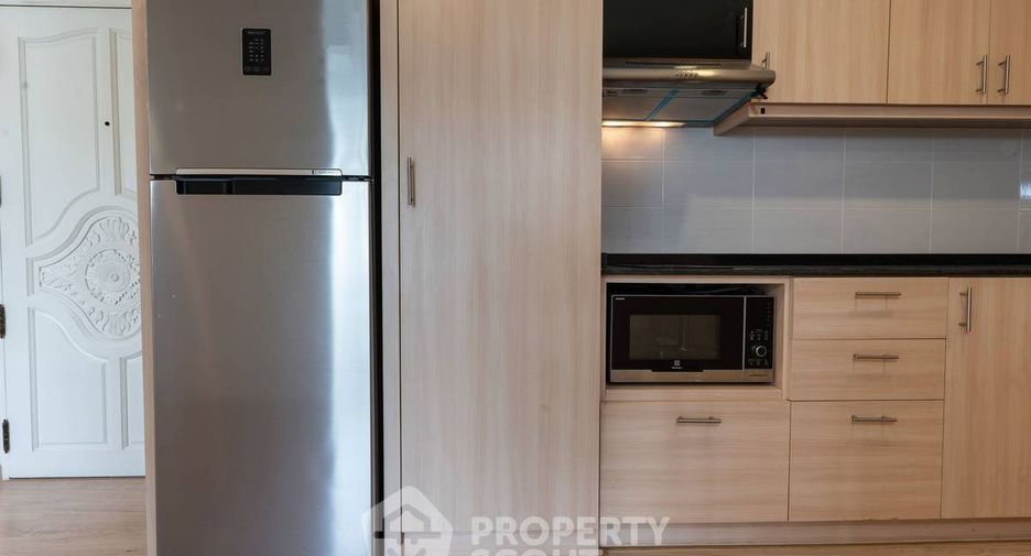 For rent 2 bedrooms condo in Watthana, Bangkok