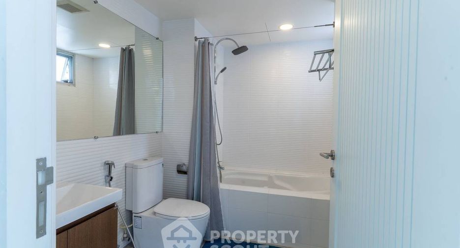 For rent 2 bedrooms condo in Watthana, Bangkok