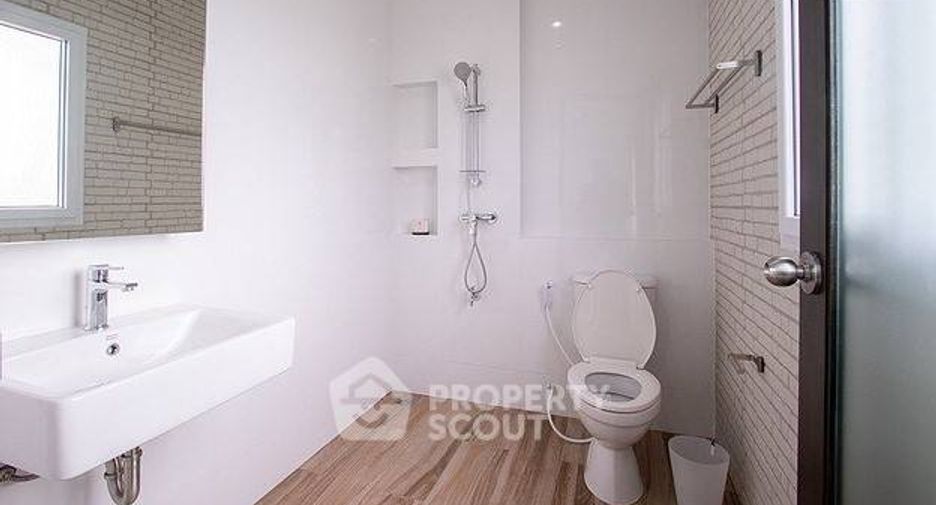 À louer 3 chambres appartement à Bang Na, Bangkok