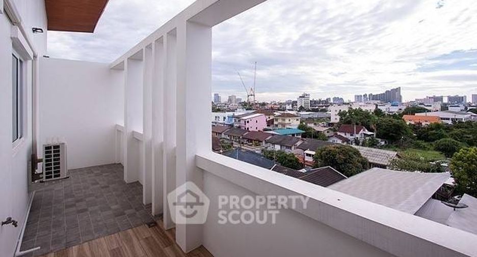 À louer 3 chambres appartement à Bang Na, Bangkok