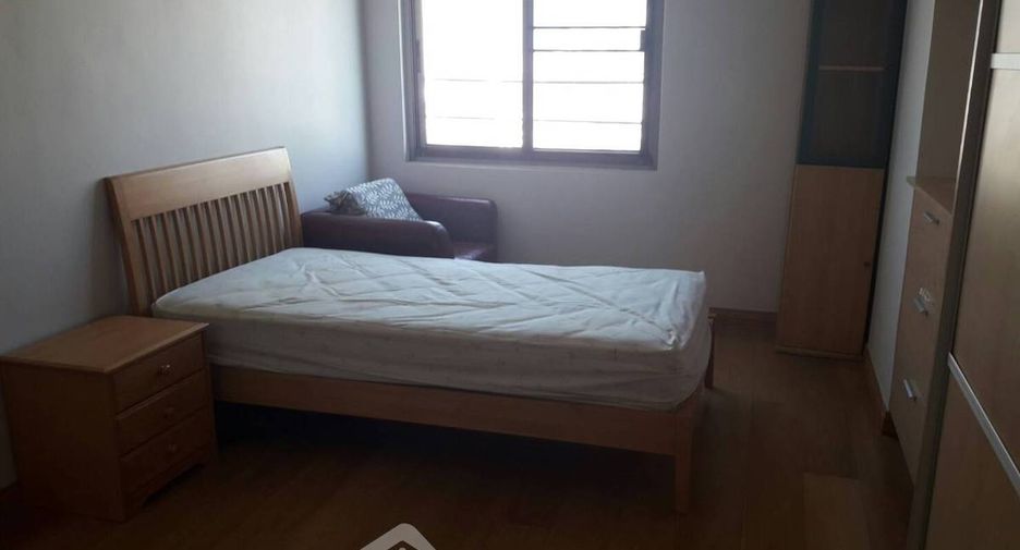 For rent 3 bedrooms condo in Watthana, Bangkok
