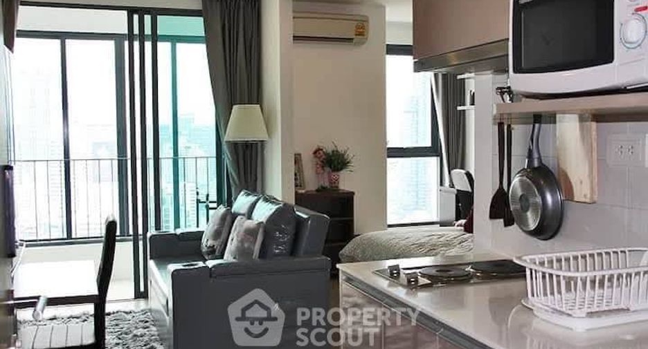 Wohnung zur Miete mit 1 Zimmer in Bang Rak, Bangkok