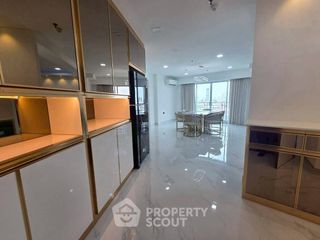 For rent 2 bedrooms condo in Yan Nawa, Bangkok