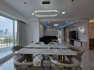 For rent 2 bedrooms condo in Yan Nawa, Bangkok
