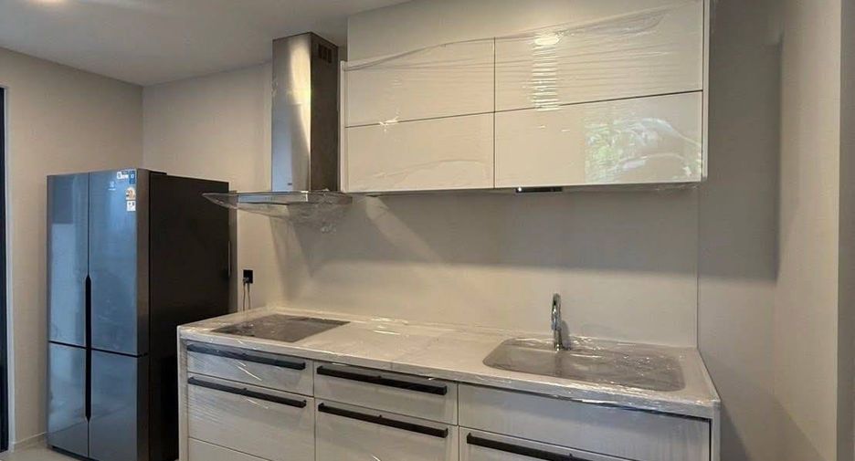 For rent 5 bedrooms house in Saphan Sung, Bangkok