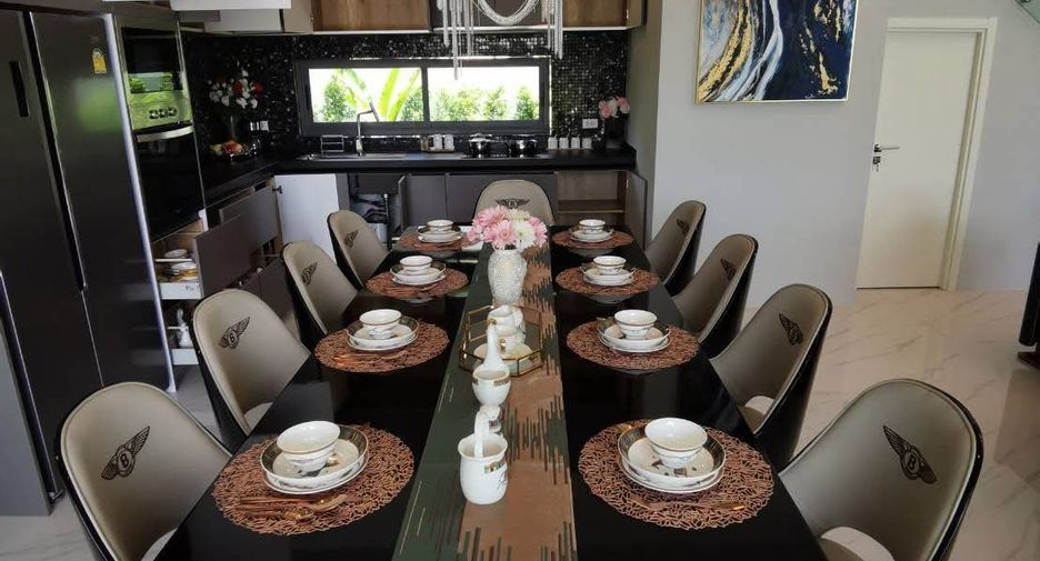 For rent 6 bedrooms villa in Bang Lamung, Chonburi