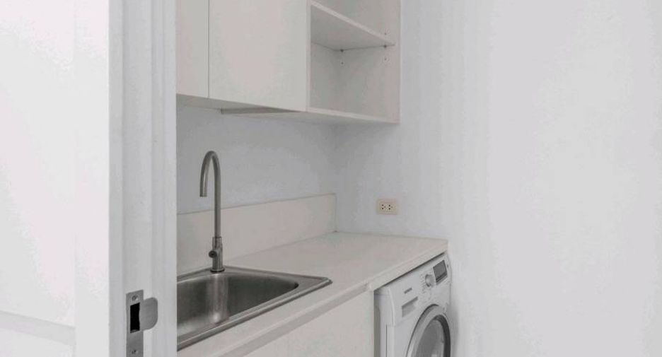For rent 2 bedrooms condo in Pathum Wan, Bangkok