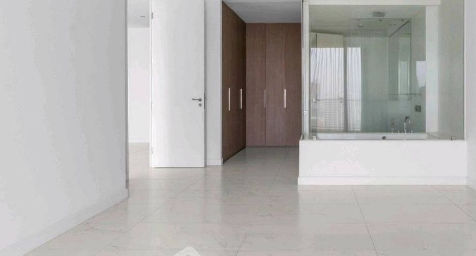 For rent 2 bedrooms condo in Pathum Wan, Bangkok