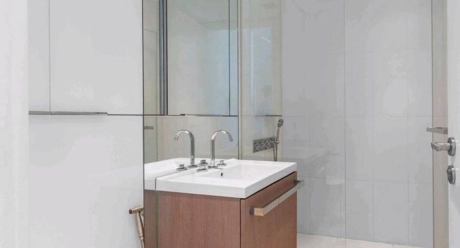 For rent 2 bedrooms condo in Pathum Wan, Bangkok