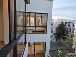 Casa en alquiler de 4 habitaciones en Lat Krabang, Bangkok