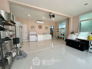 Casa en alquiler de 10 habitaciones en Sai Mai, Bangkok