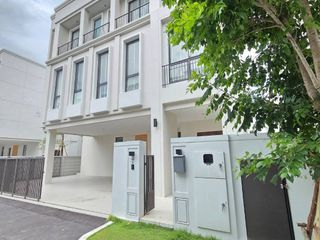 出租 5 卧室 独立屋 在 Lat Krabang, 曼谷