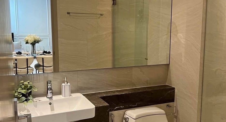 For rent 2 bedrooms condo in Bang Rak, Bangkok