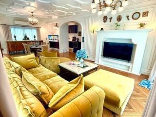 Haus zur Miete mit 4 Zimmer in Bang Kapi, Bangkok