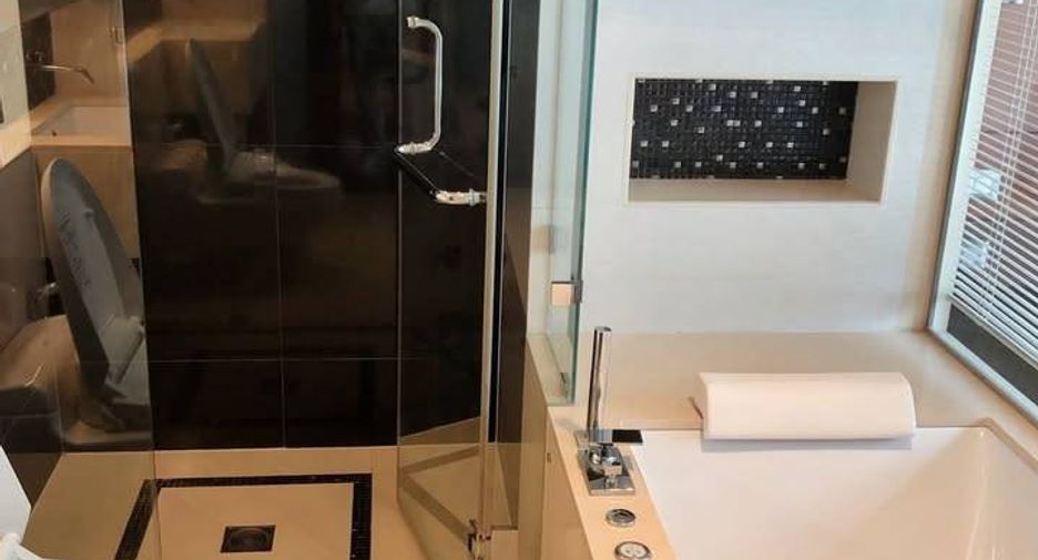 For rent 2 bedrooms condo in Khlong Toei, Bangkok