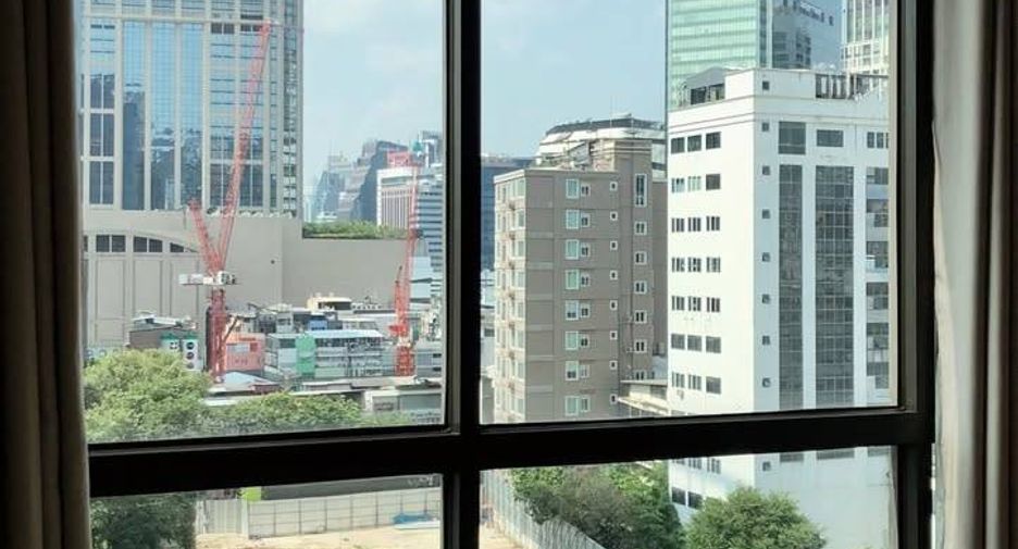 For rent 2 bedrooms condo in Khlong Toei, Bangkok