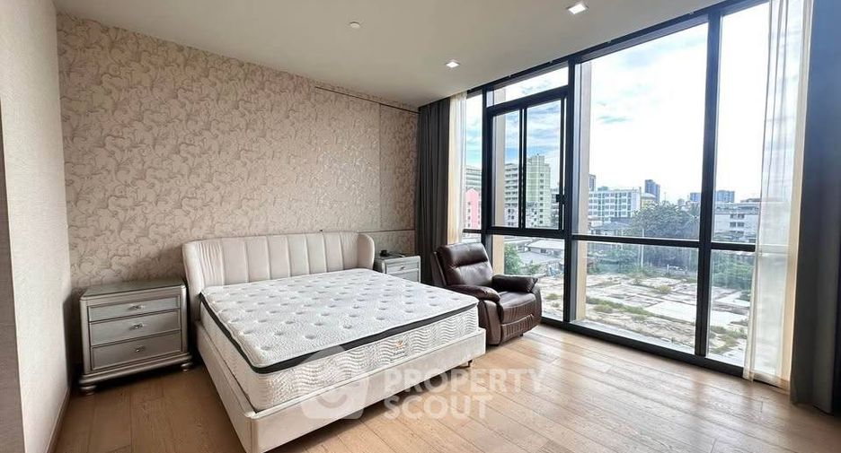 For rent 2 bedrooms condo in Watthana, Bangkok
