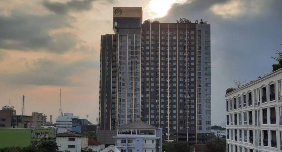 For rent 2 bedrooms condo in Phra Khanong, Bangkok