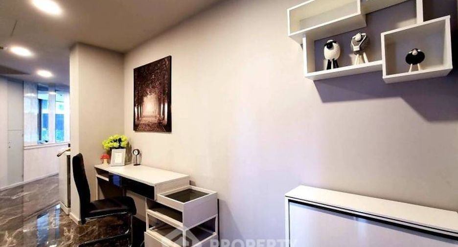 For rent 3 bedrooms condo in Watthana, Bangkok