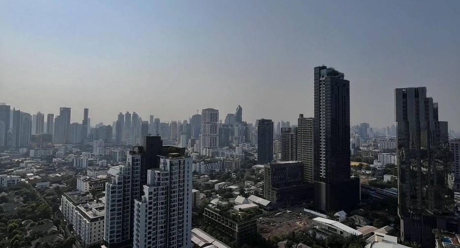 Condo en alquiler de 3 habitaciones en Khlong Toei, Bangkok
