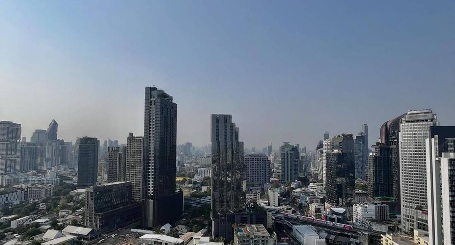 Condo en alquiler de 3 habitaciones en Khlong Toei, Bangkok