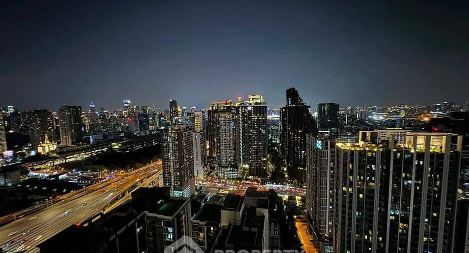 For rent 2 bedrooms condo in Huai Khwang, Bangkok