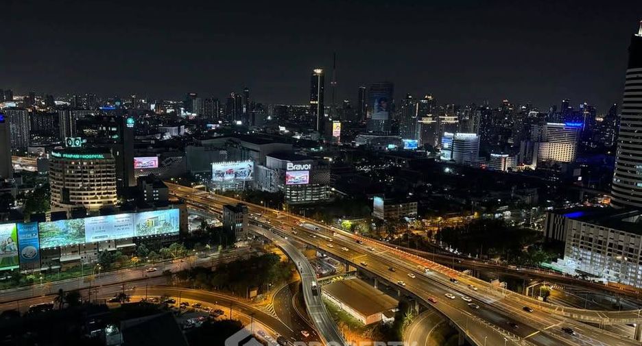 For rent 2 bedrooms condo in Huai Khwang, Bangkok