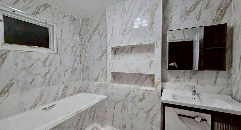 For rent 4 bedrooms house in Bang Lamung, Chonburi