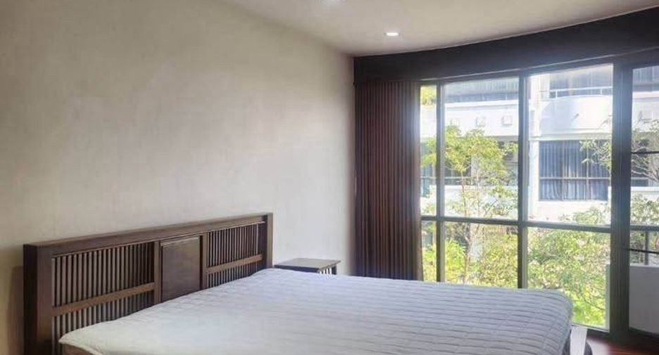 For rent 5 bedrooms townhouse in Yan Nawa, Bangkok