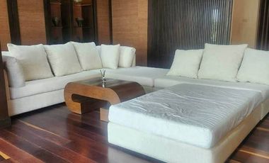 For rent 5 bedrooms townhouse in Yan Nawa, Bangkok