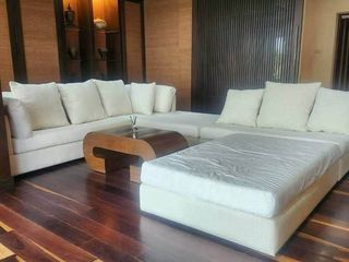 For rent 5 bedrooms townhouse in Yan Nawa, Bangkok