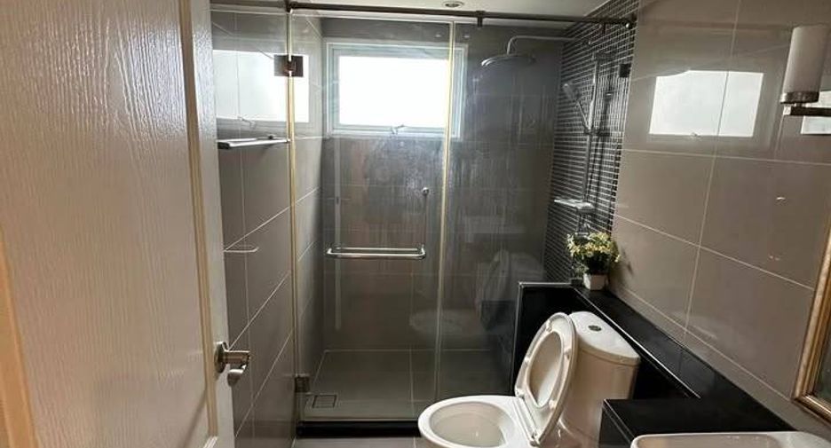 Wohnung zur Miete mit 2 Zimmer in Huai Khwang, Bangkok