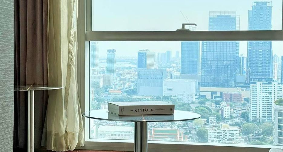 For rent 2 bedrooms condo in Pathum Wan, Bangkok