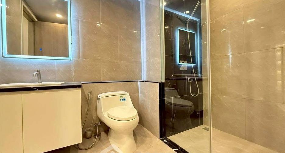 For rent 4 ベッドルーム condo in Huai Khwang, Bangkok