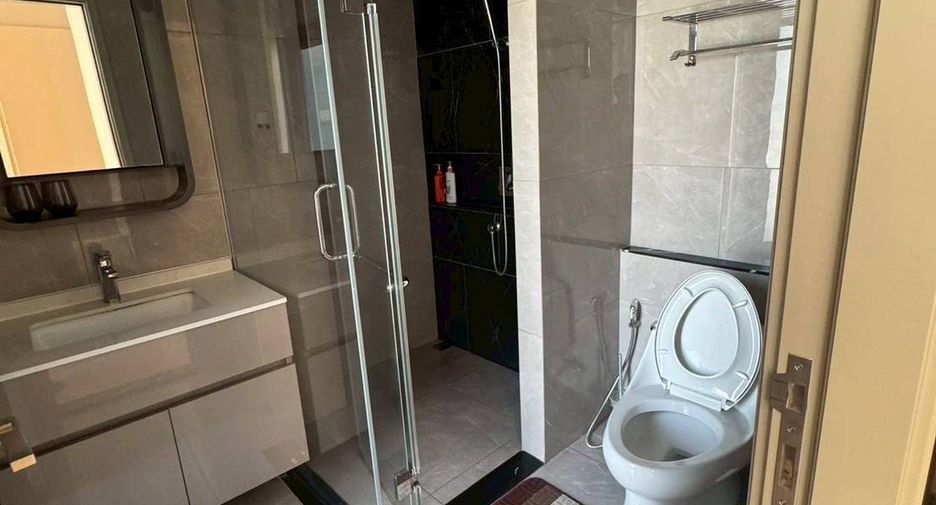 Condo en alquiler de 2 habitaciones en Huai Khwang, Bangkok