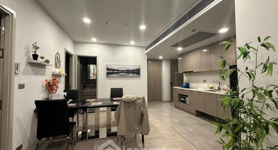 For rent 2 bedrooms condo in Huai Khwang, Bangkok
