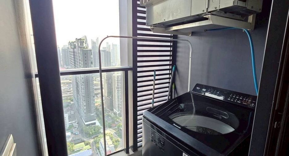 For rent 2 bedrooms condo in Huai Khwang, Bangkok