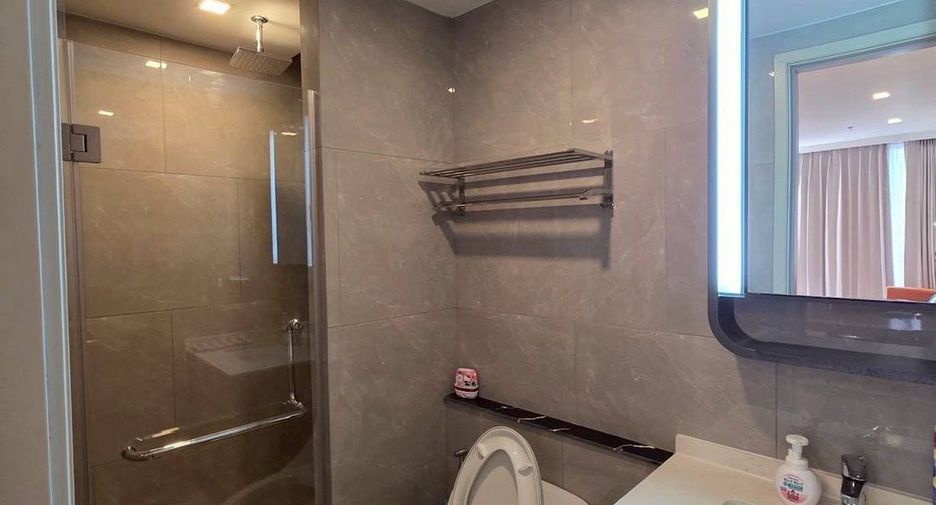 For rent 2 bedrooms condo in Huai Khwang, Bangkok