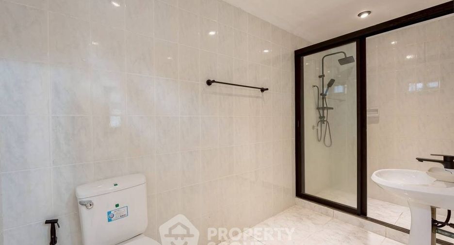 For rent 5 bedrooms villa in Bang Lamung, Chonburi