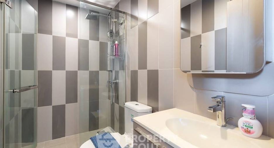 À louer 2 chambres condo à Khlong San, Bangkok
