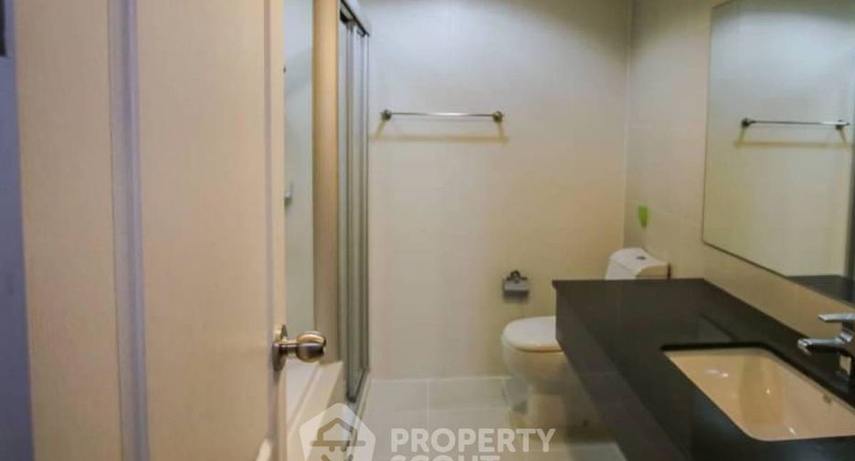 Condo en alquiler de 3 habitaciones en Huai Khwang, Bangkok