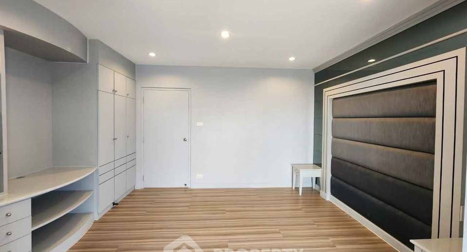 For rent 1 bed condo in Sathon, Bangkok