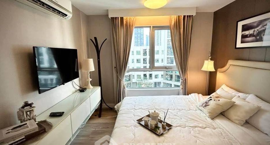 Condo en alquiler de 3 habitaciones en Huai Khwang, Bangkok