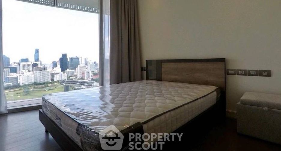 For rent 2 bedrooms apartment in Pathum Wan, Bangkok