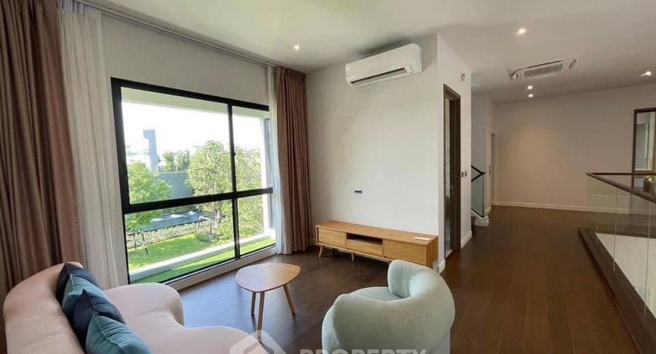 For rent 4 bedrooms house in Wang Thonglang, Bangkok