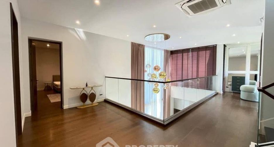 For rent 4 bedrooms house in Wang Thonglang, Bangkok